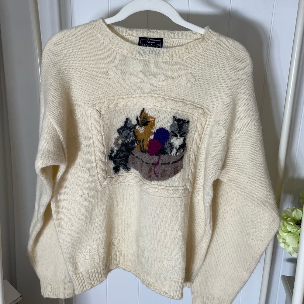 Rare Vintage 80s Woolrich Women’s Cream Sweater with Cat and Yarn Design